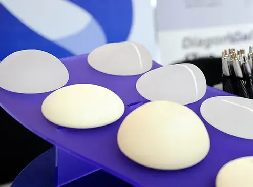 AUGMENTATION DES SEINS PAR PROTHÈSES